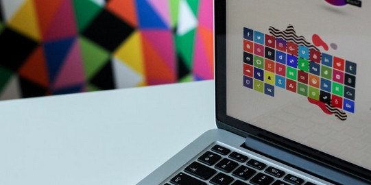Laptop mit Grafikdesign