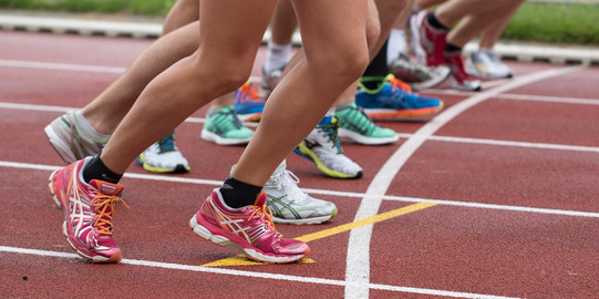 Sporteignungstest Wettlauf auf einer Tartanbahn