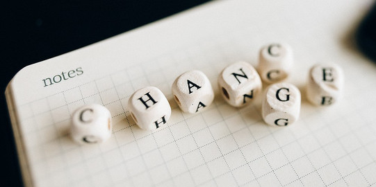 Würfel mit Buchstaben Chance und Change