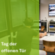 Foto eines Raums mit mehreren Tischen, Stühlen und technischer Ausstattung. Eine Person sitzt mit Kopfhörern an einem Tisch und bedient ein Audiogerät. Im Hintergrund zeigt ein Bildschirm mehrere Videoaufnahmen. Die linke Bildhälfte ist grün eingefärbt und trägt die Aufschrift „Tag der offenen Tür“.