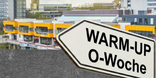 ein Foto von der Mensa mit einem Wegweiserschild "Warm-Up O-Woche"