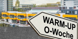 ein Foto von der Mensa mit einem Wegweiserschild "Warm-Up O-Woche"