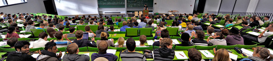 Vorlesung im Seminarraumgebäude I Voll besetzter Hörsaal
